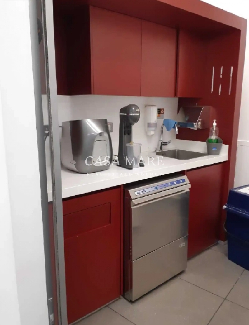 250m² Office for Rent