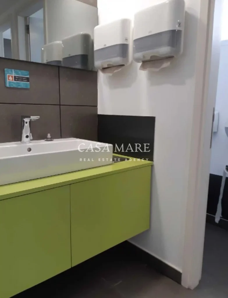 250m² Office for Rent
