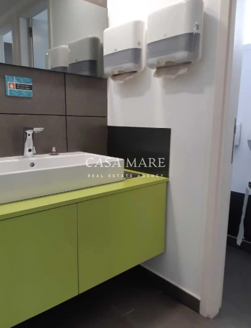 250m² Office for Rent