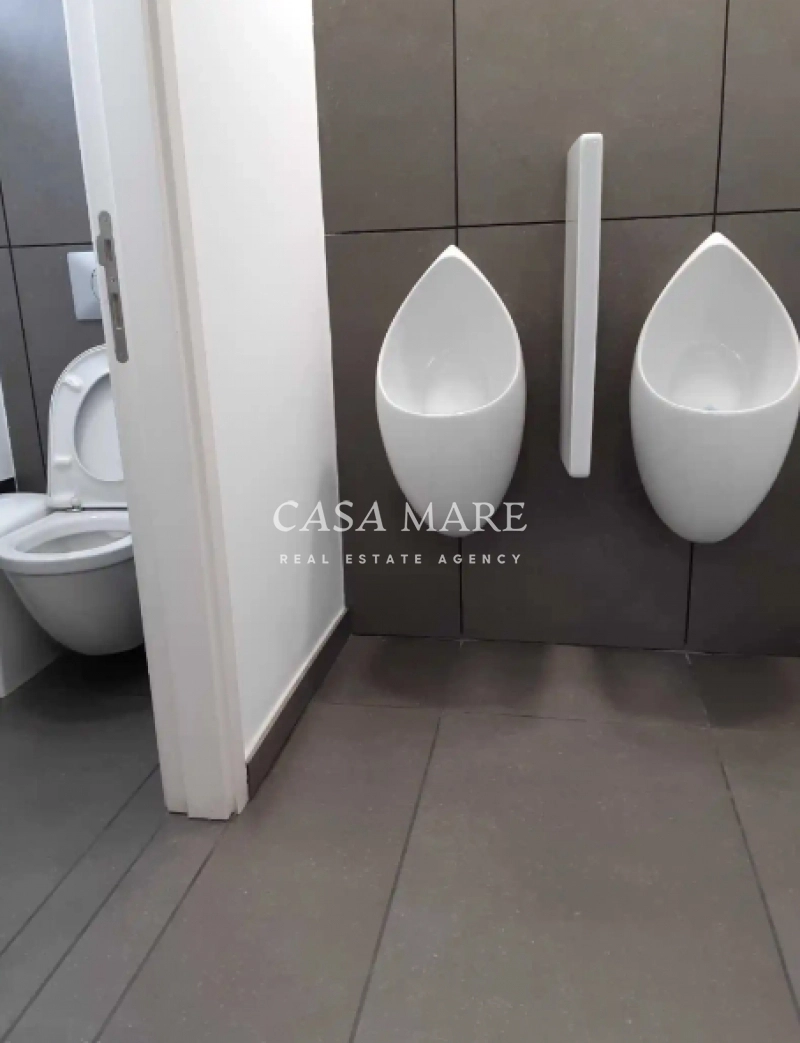 250m² Office for Rent