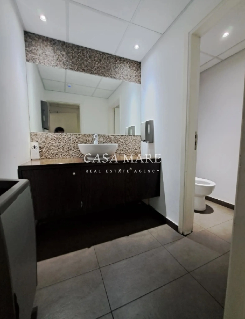 372m² Office for Rent