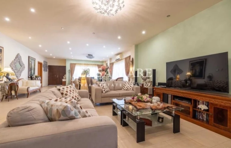 4 Bedroom House for Sale