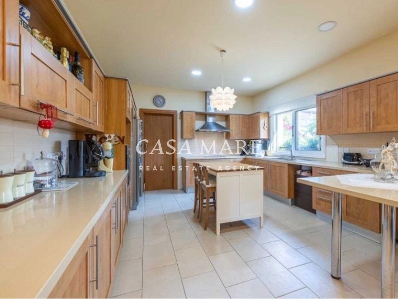 4 Bedroom House for Sale
