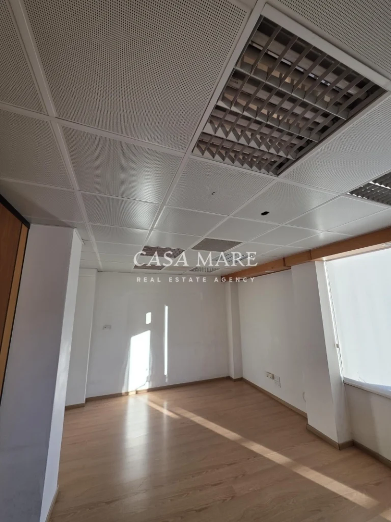 1082m² Building for Rent