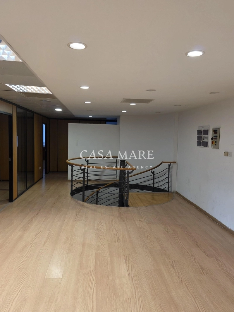 1082m² Building for Rent