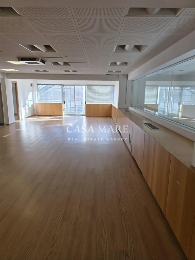 318m² Building for Rent