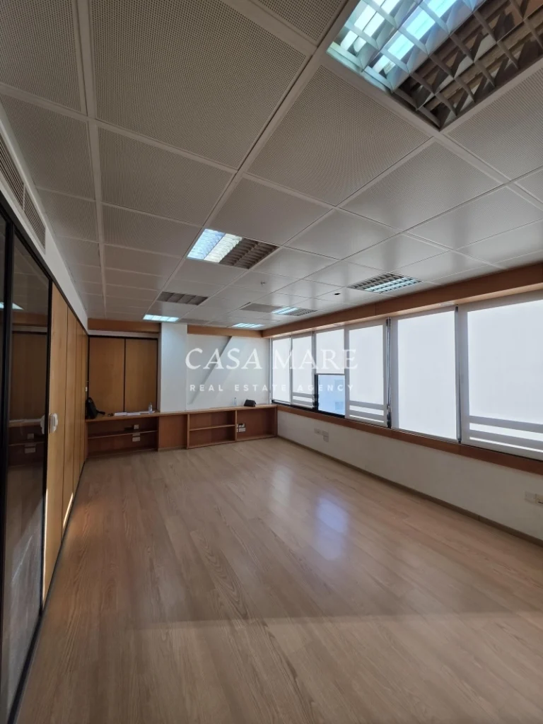 318m² Building for Rent