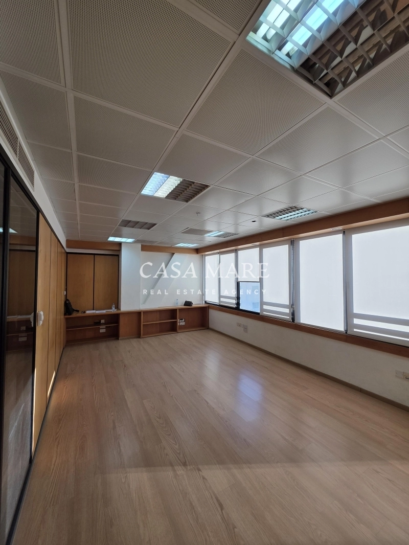 318m² Building for Rent