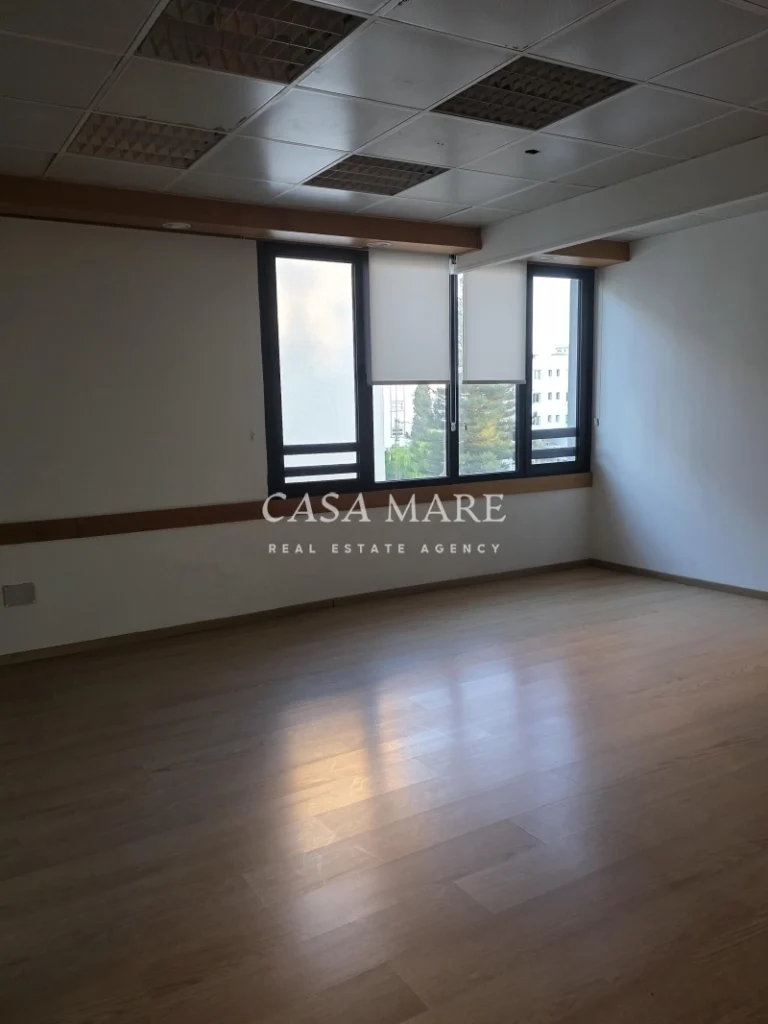 318m² Building for Rent