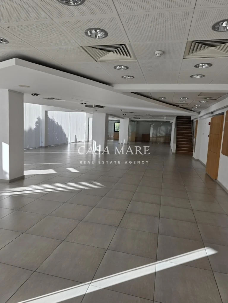 274m² Building for Rent