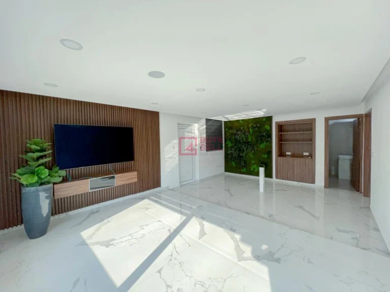 125m² Office for Rent