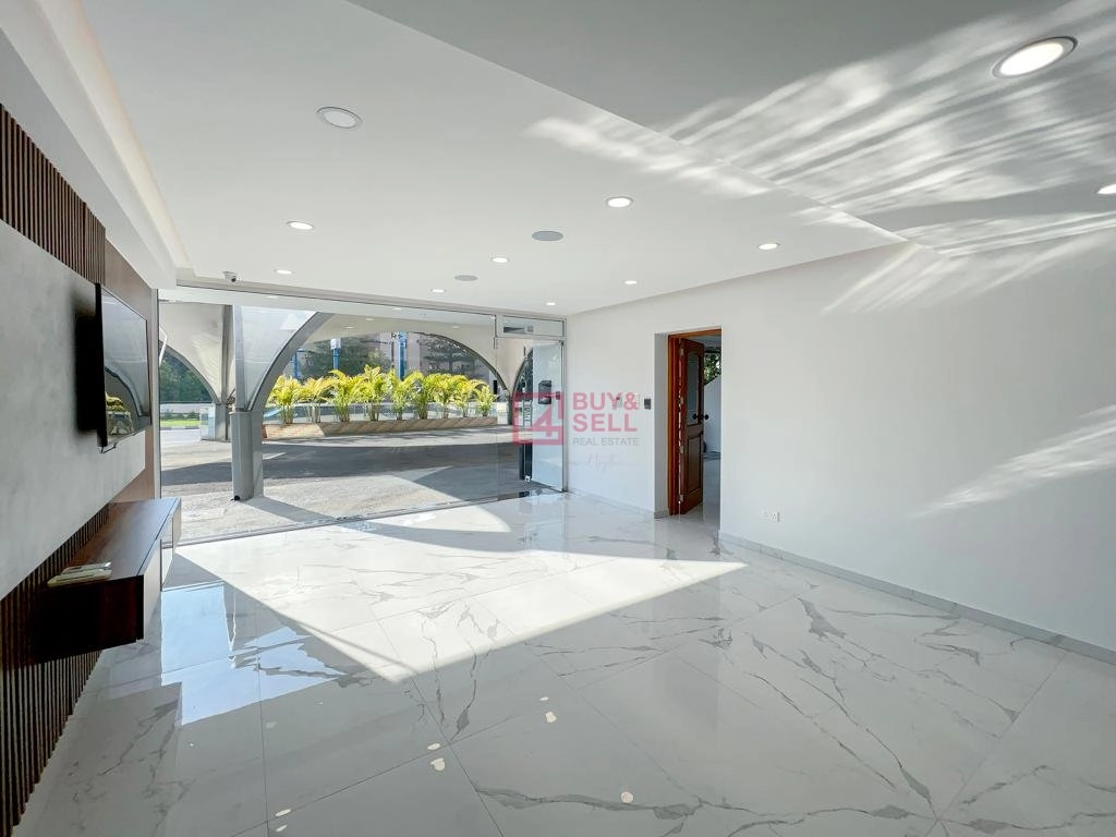 125m² Office for Rent