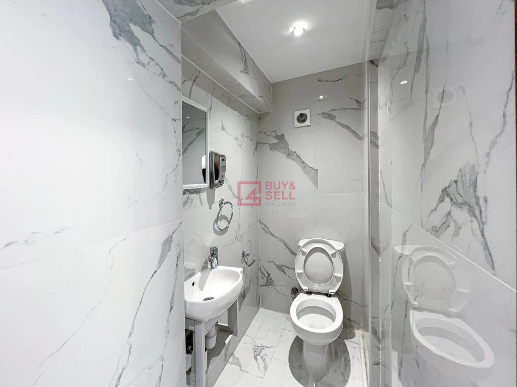 125m² Office for Rent