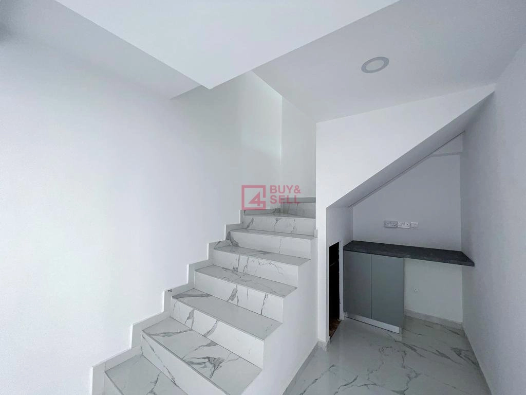 125m² Office for Rent