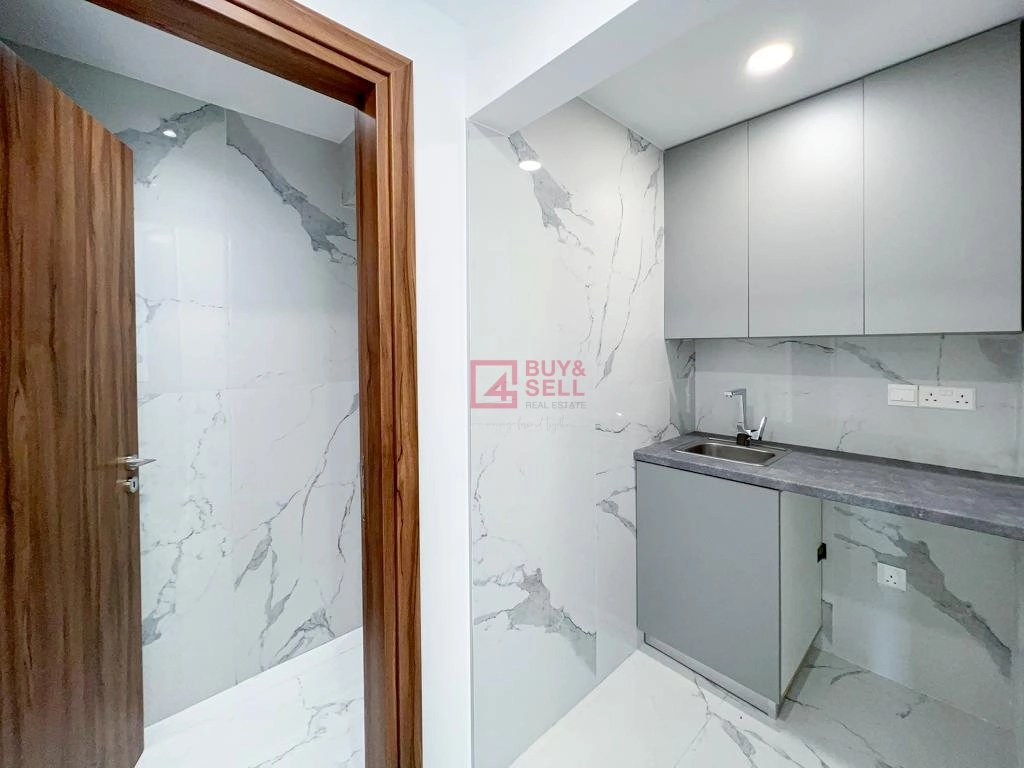 125m² Office for Rent