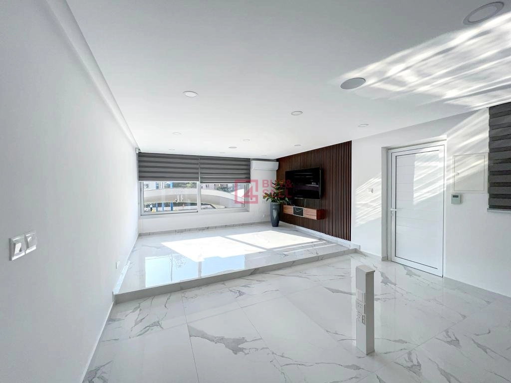 125m² Office for Rent