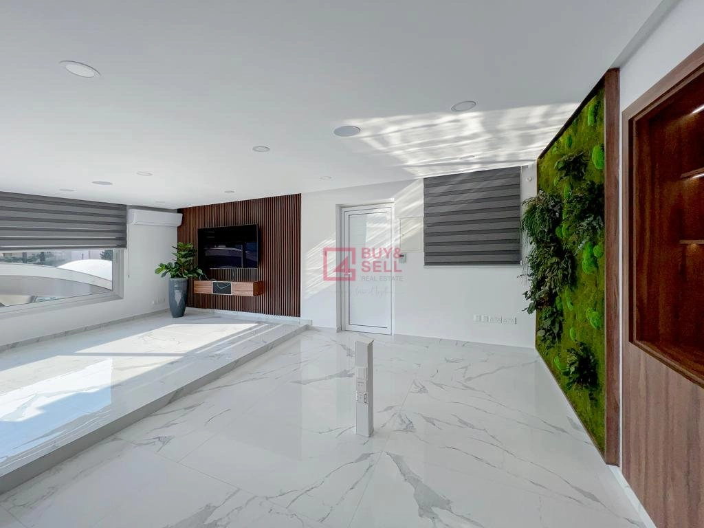 125m² Office for Rent