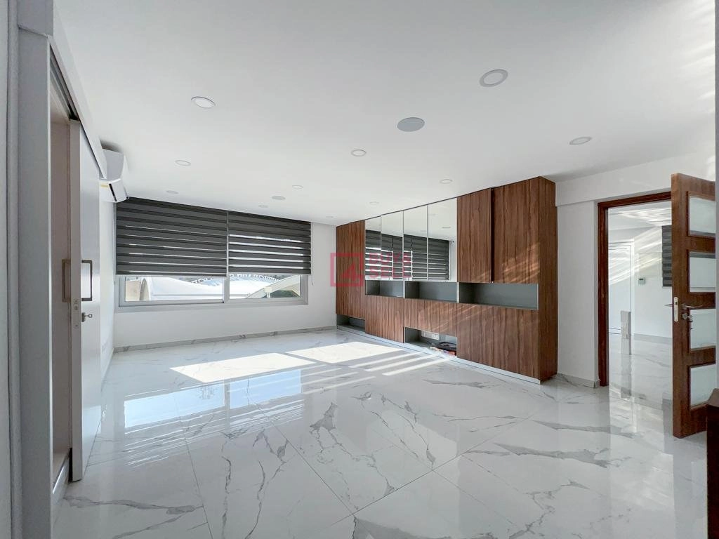 125m² Office for Rent
