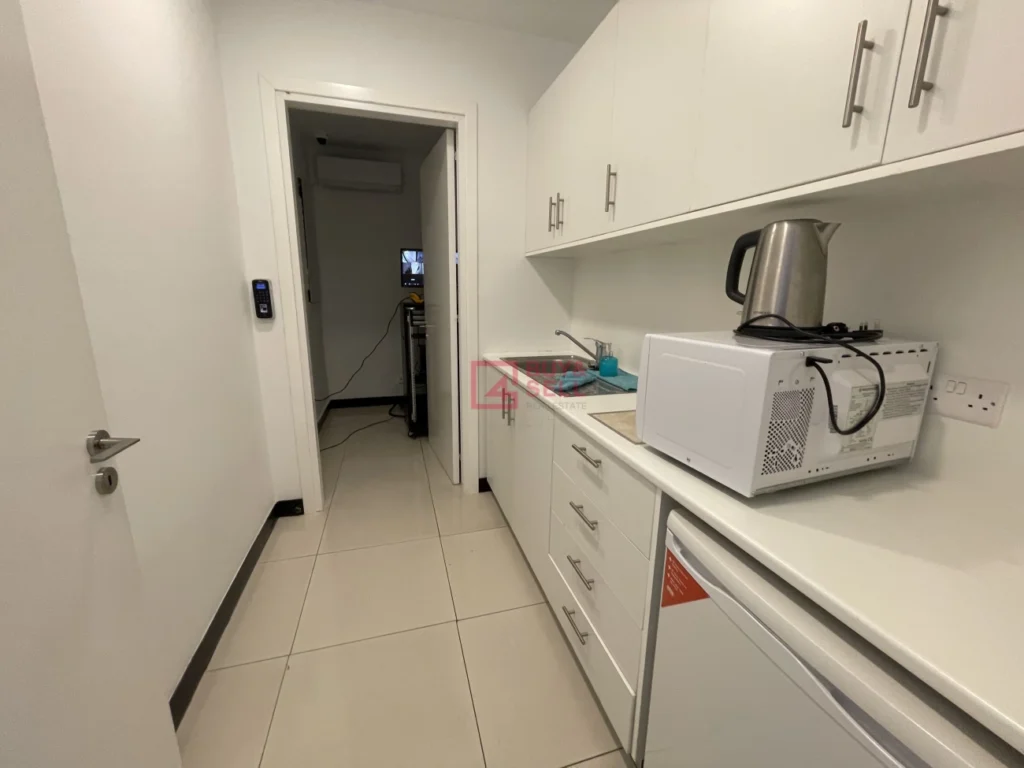 326m² Office for Rent