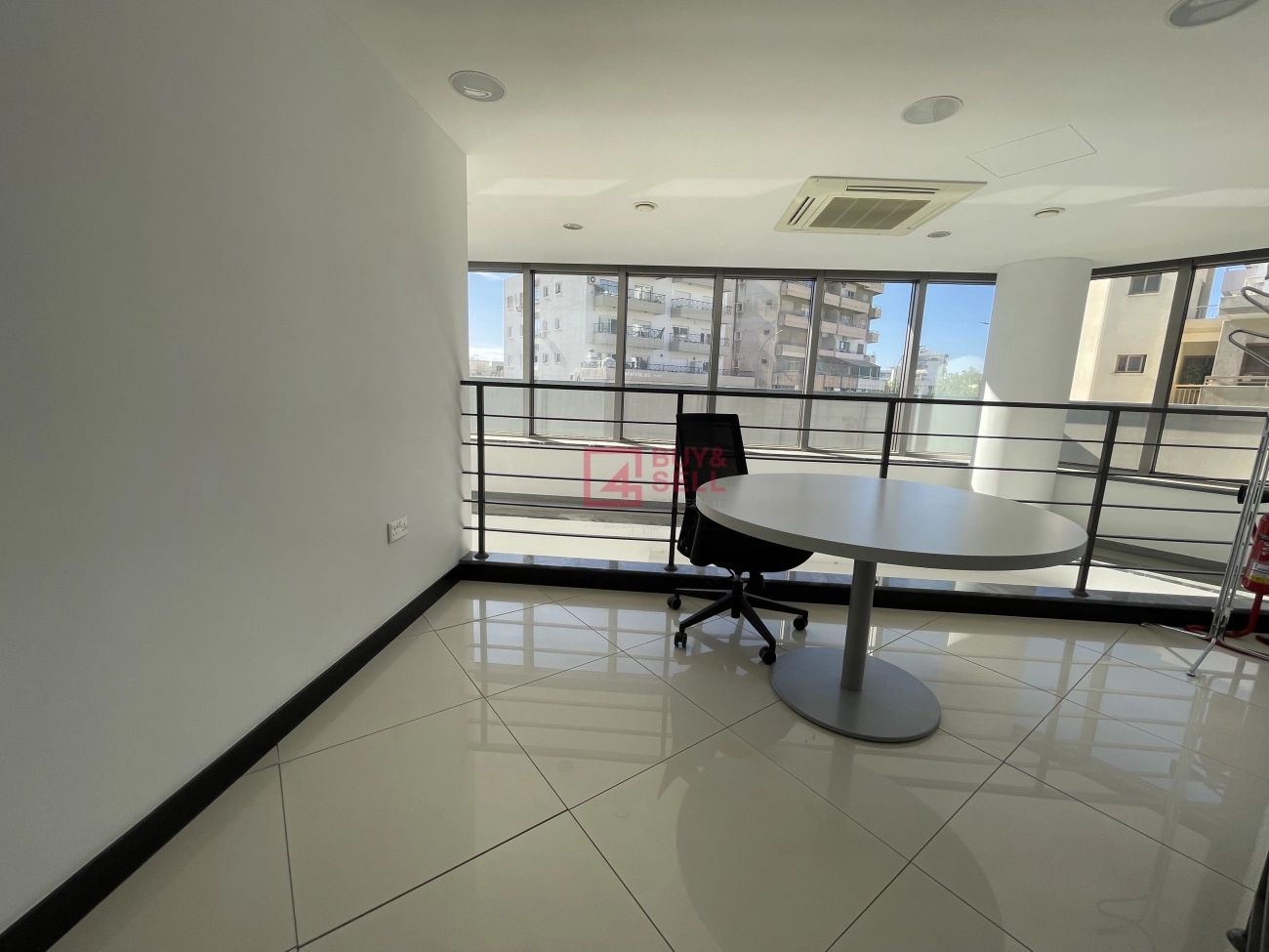 326m² Office for Rent