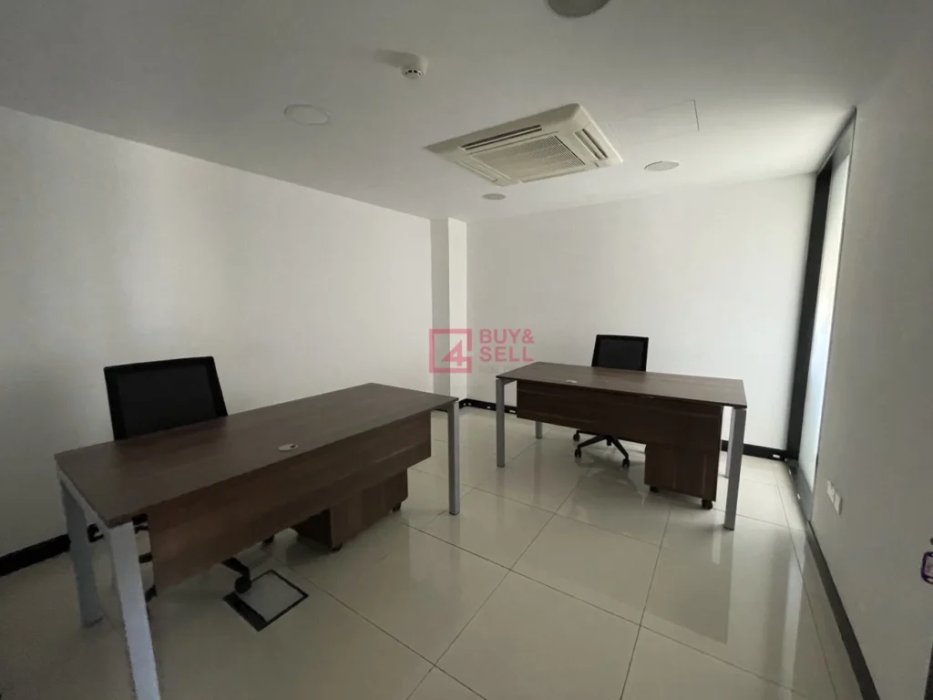 326m² Office for Rent