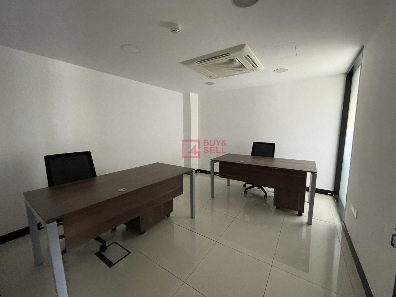 326m² Office for Rent