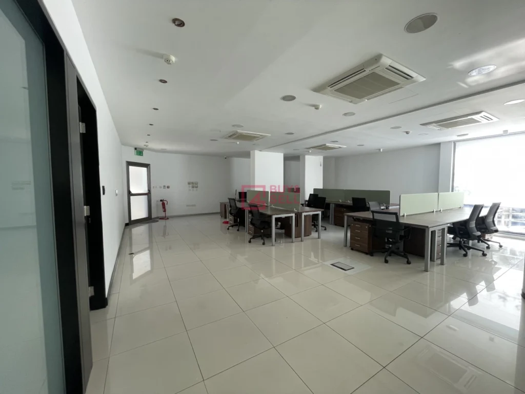 326m² Office for Rent