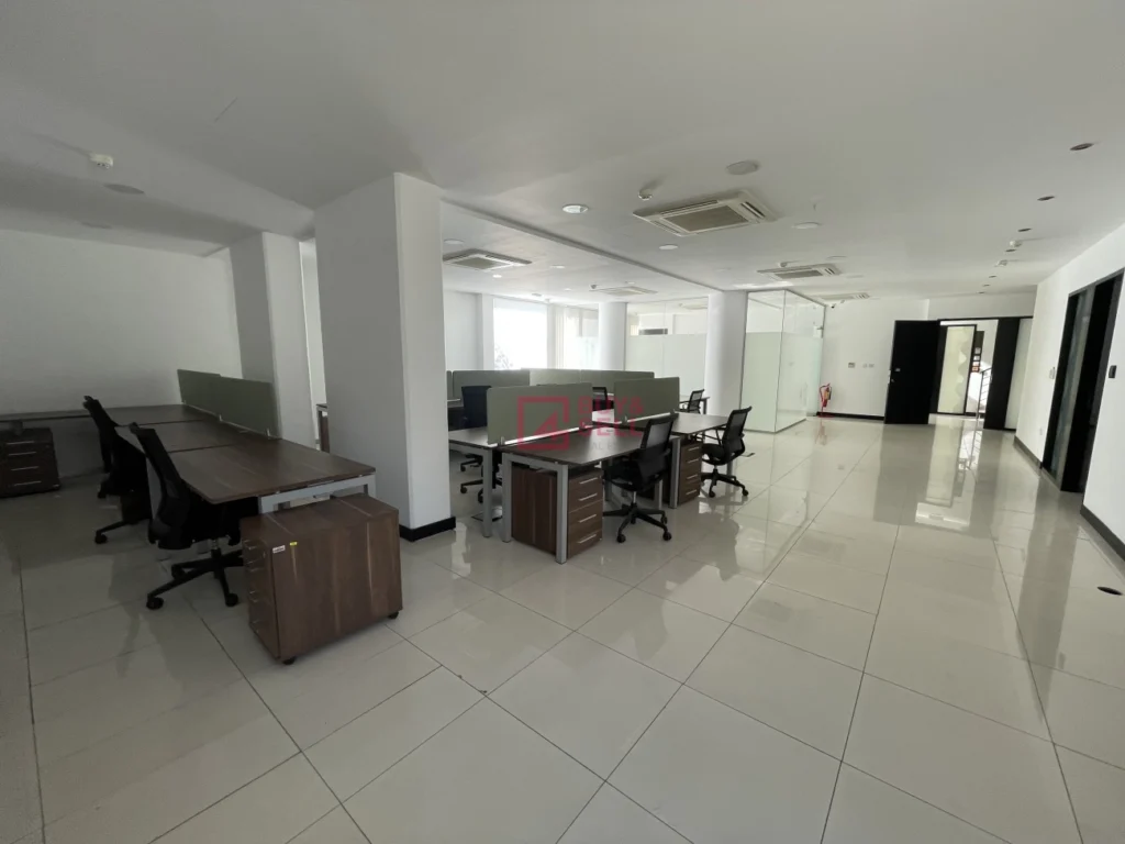 326m² Office for Rent