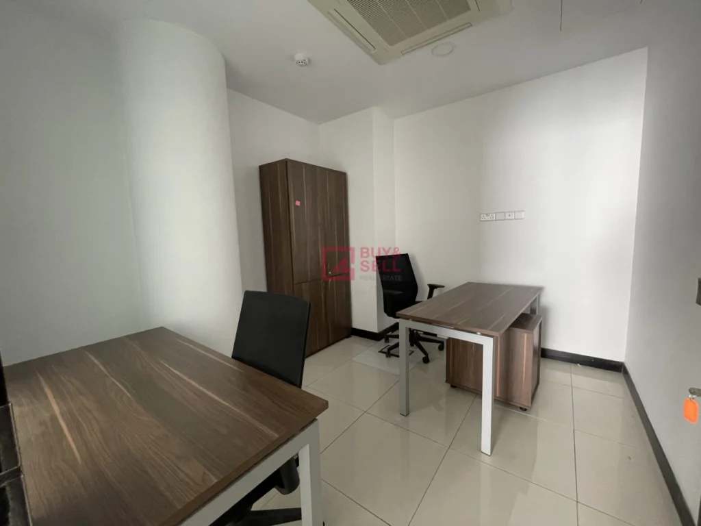 326m² Office for Rent