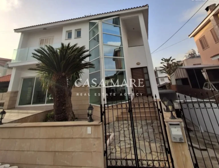 5 Bedroom House for Sale