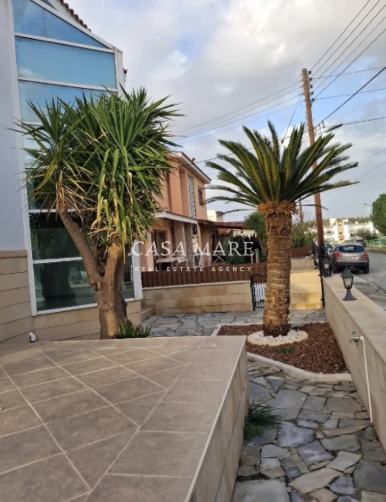 5 Bedroom House for Sale