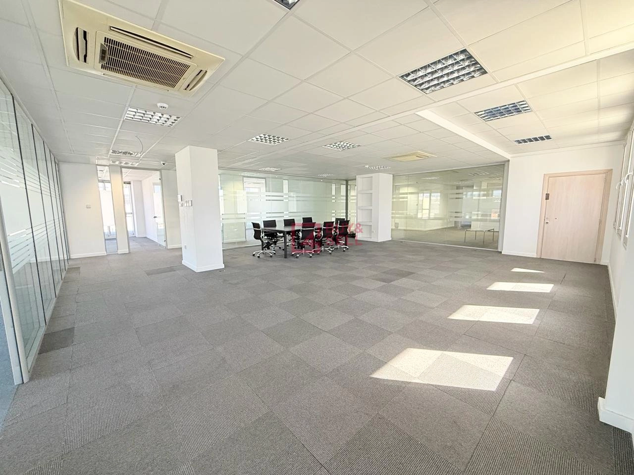 400m² Office for Rent