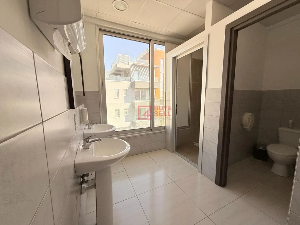 400m² Office for Rent