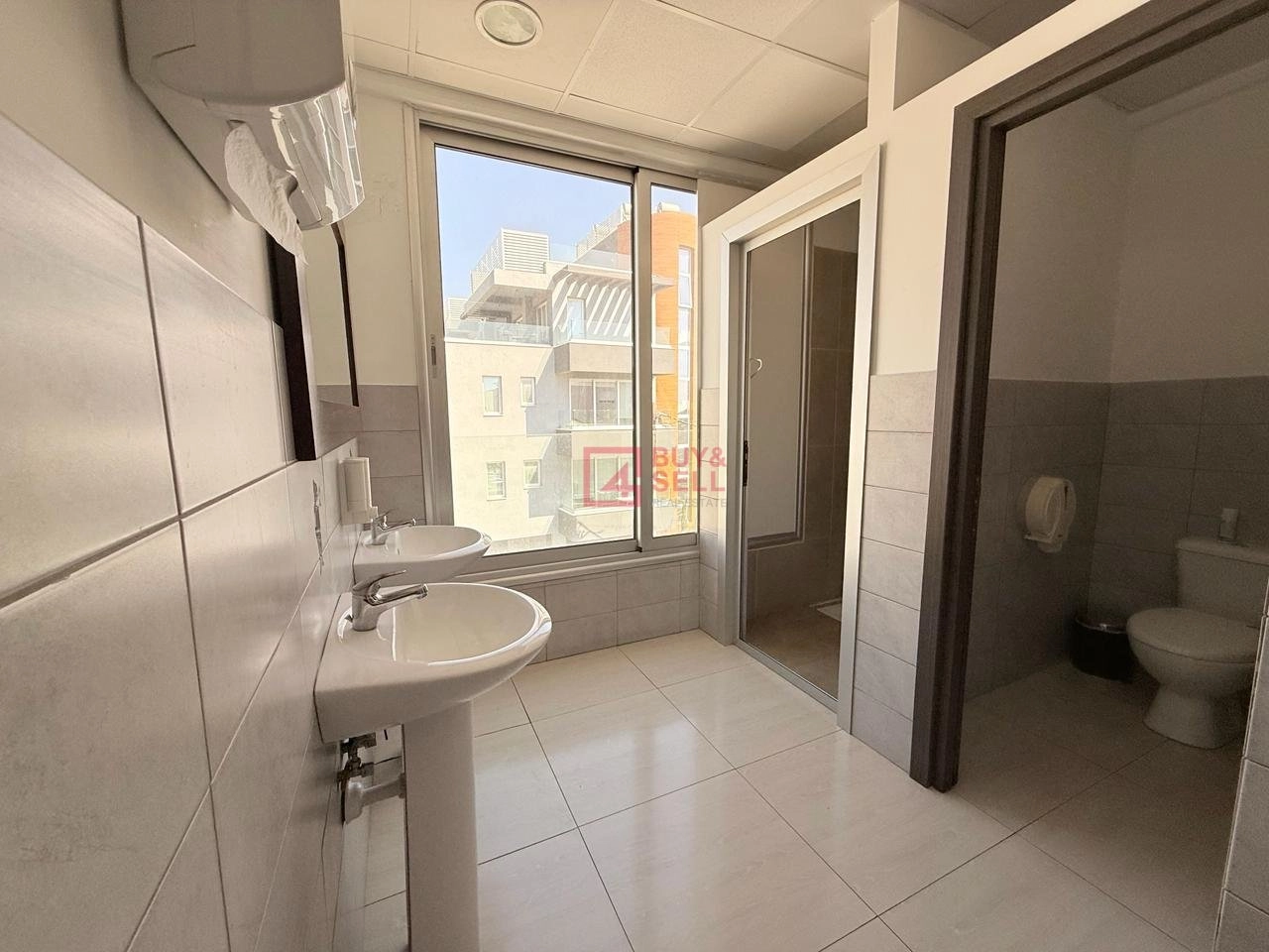 400m² Office for Rent