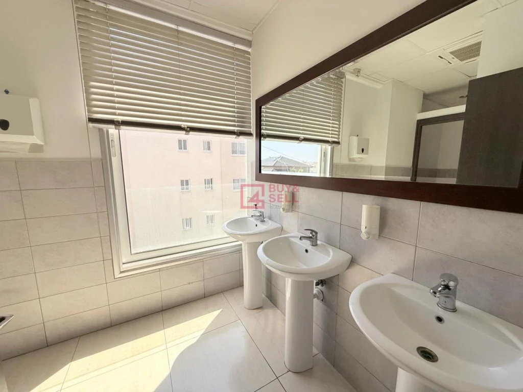 400m² Office for Rent