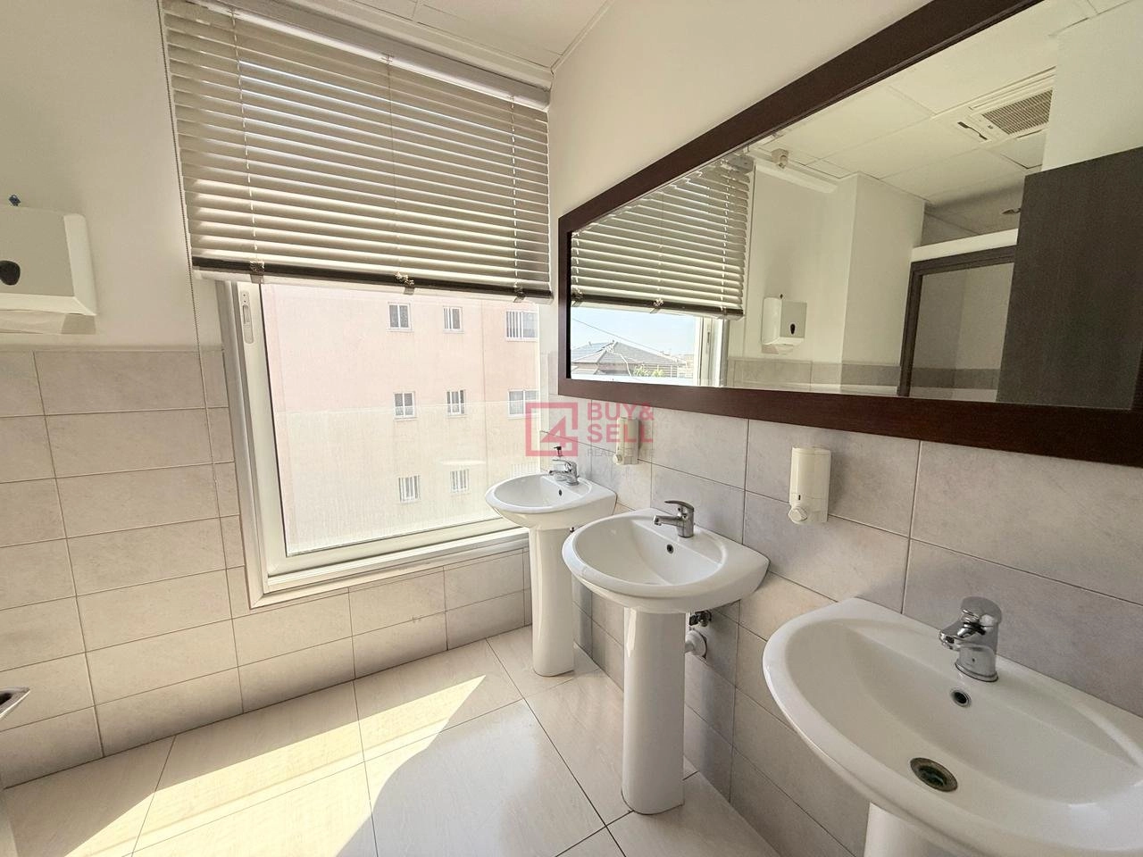 400m² Office for Rent