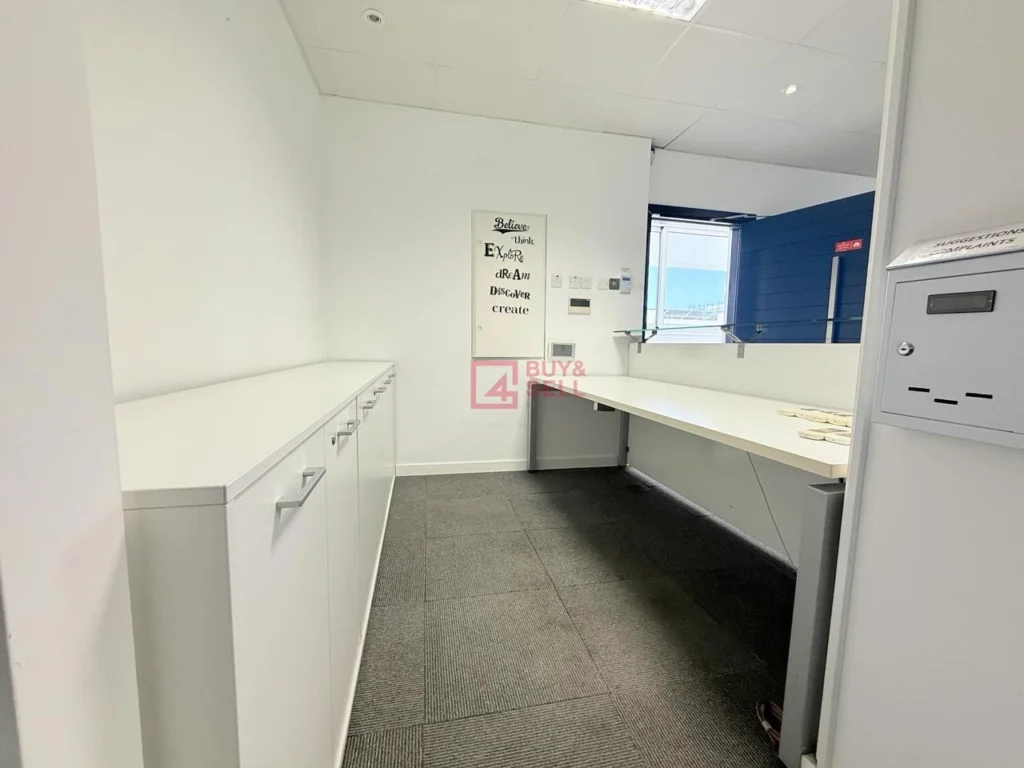 400m² Office for Rent