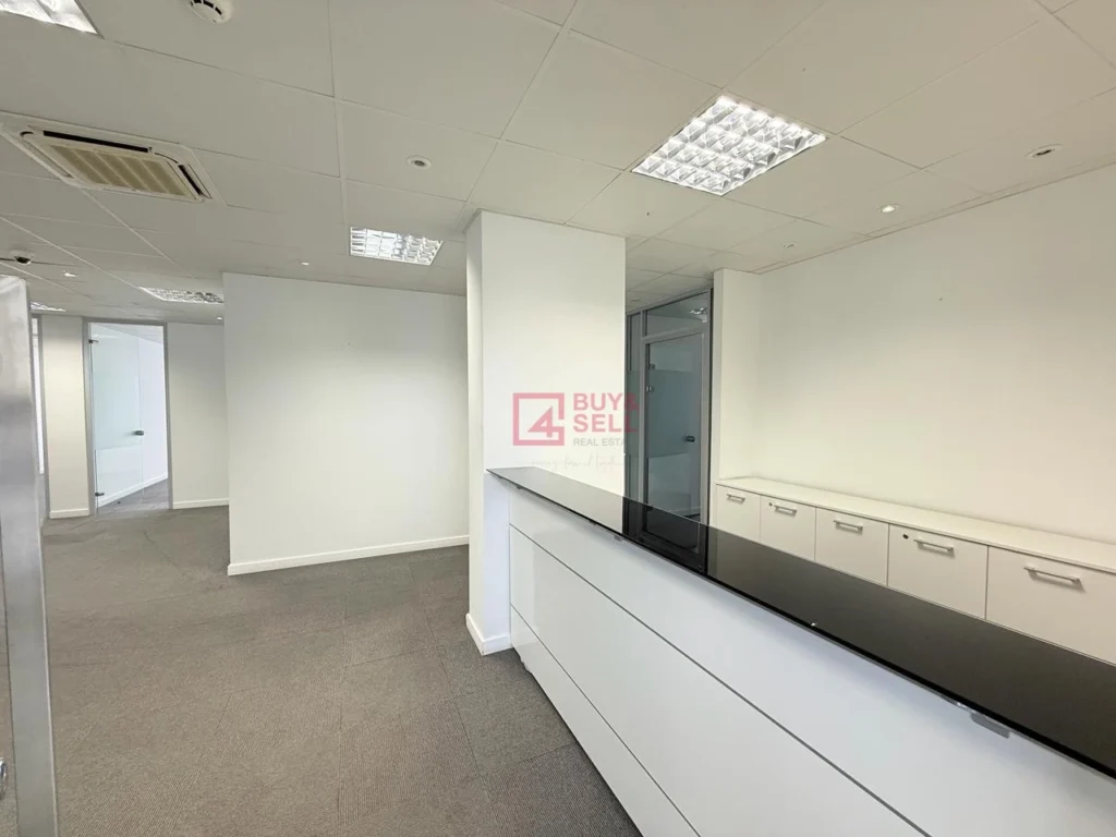 400m² Office for Rent