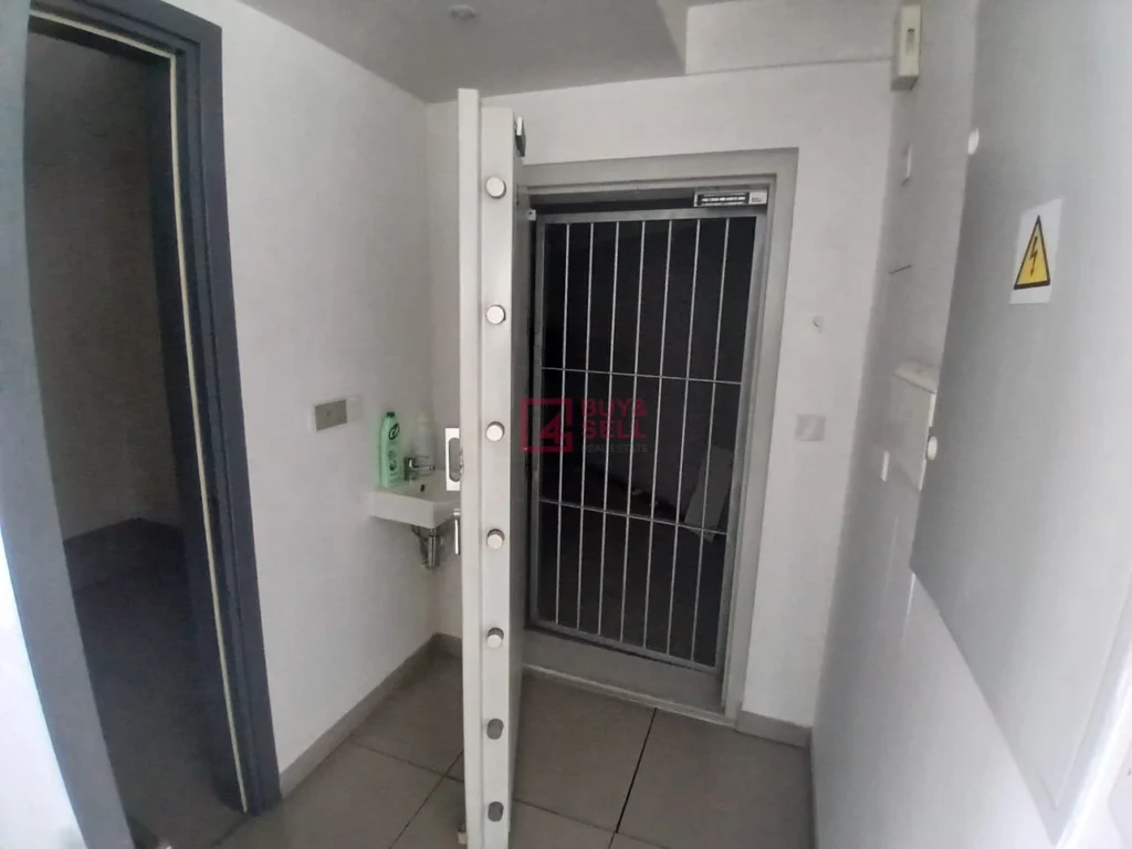 400m² Office for Rent