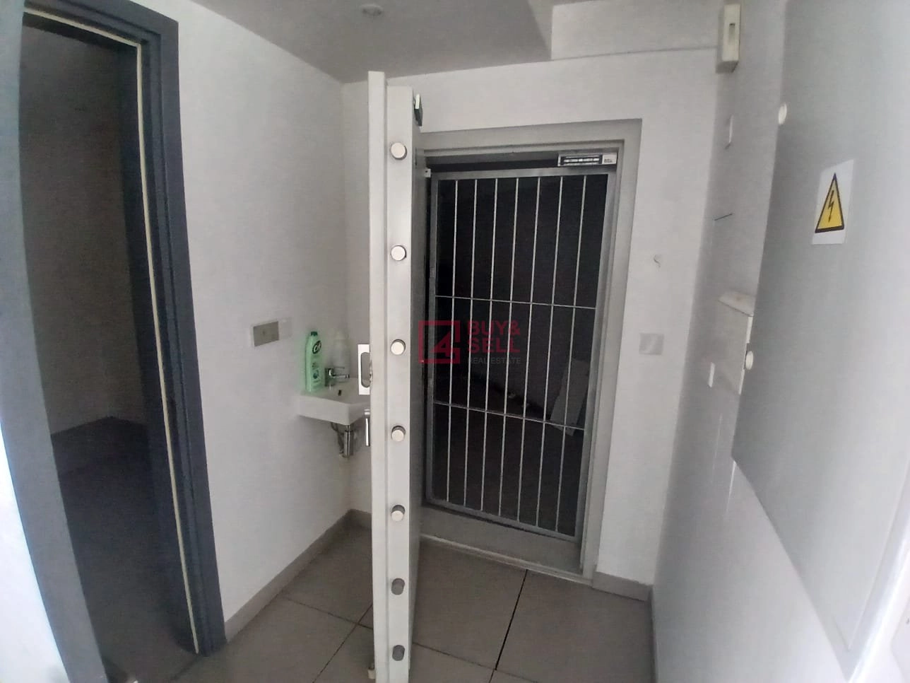 400m² Office for Rent