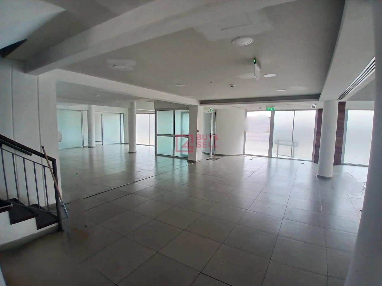 400m² Office for Rent