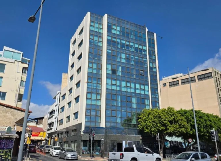 250m² Office for Sale