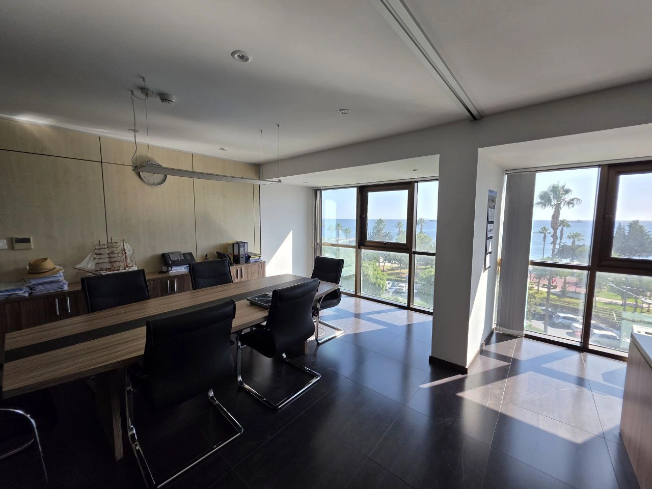 250m² Office for Sale