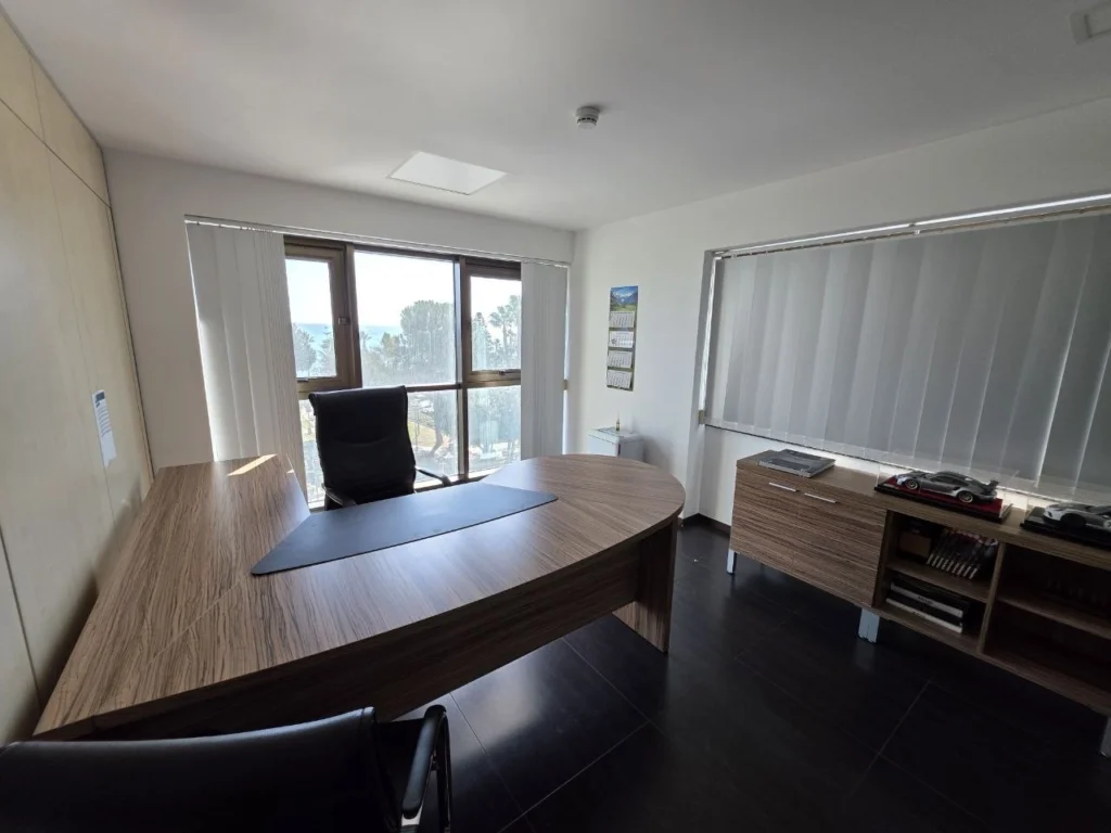 250m² Office for Sale
