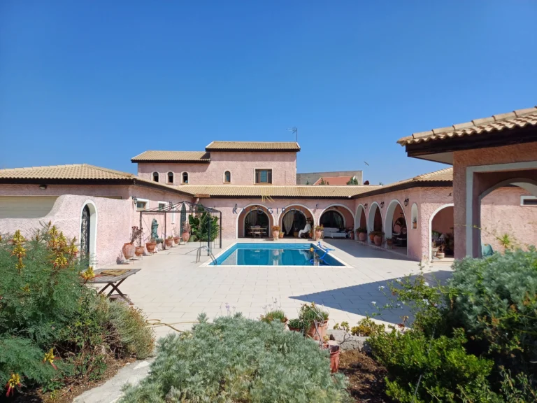 Cheap Houses and Villas for Sale Larnaca up to 900000 euro