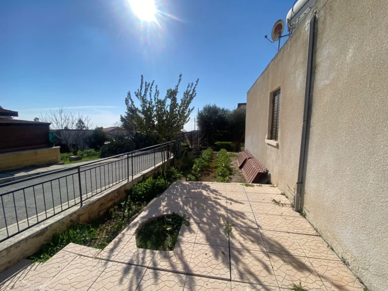 Cheap Houses and Villas for Sale Limassol up to 300000 euro