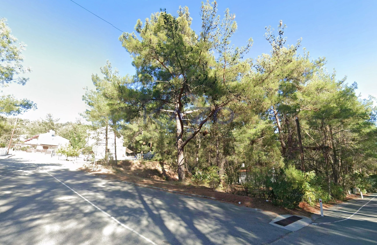 484m² Plot for Sale in Moniatis, Limassol District