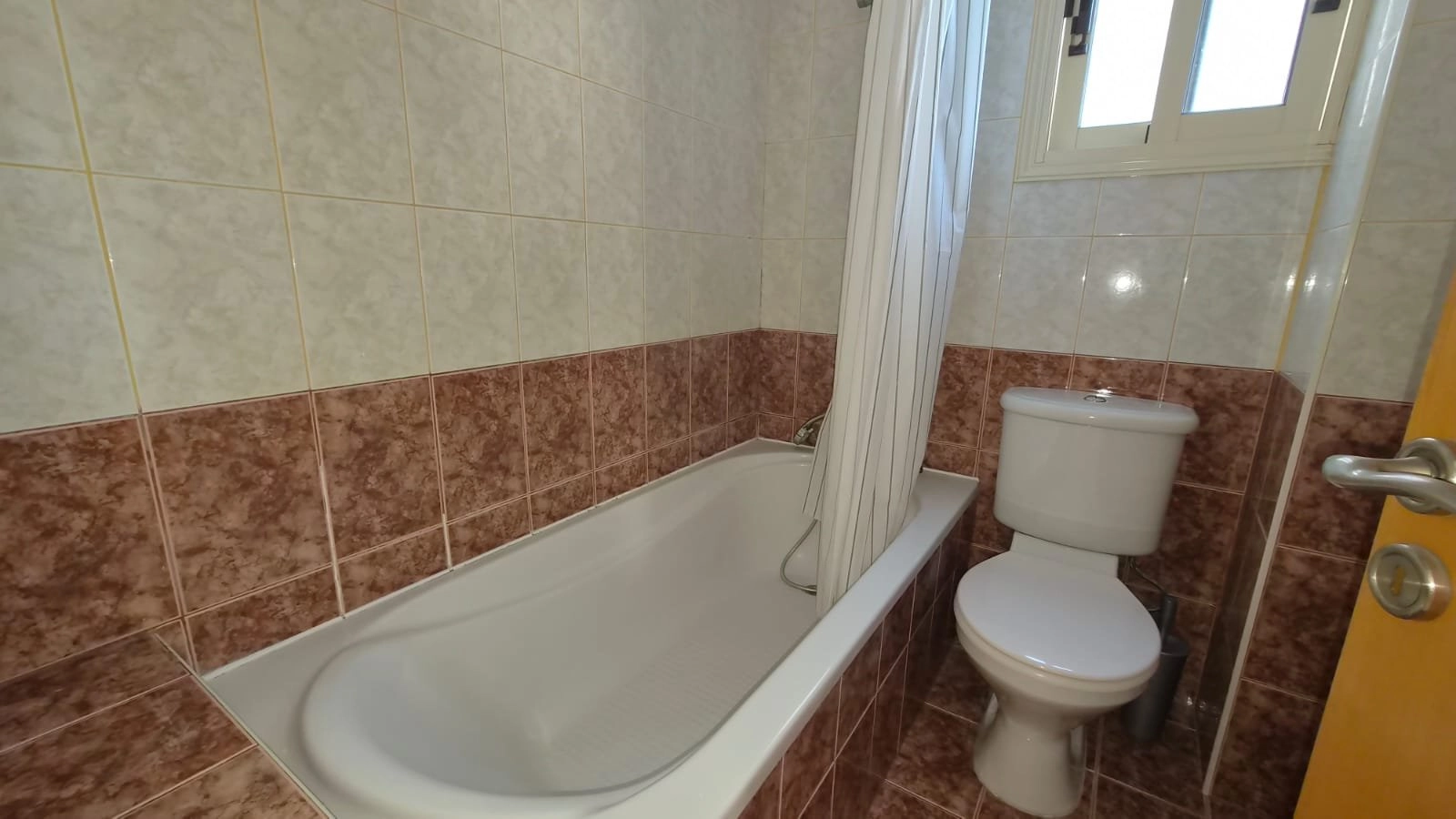 3 Bedroom Apartment for Rent in Germasogeia, Limassol District