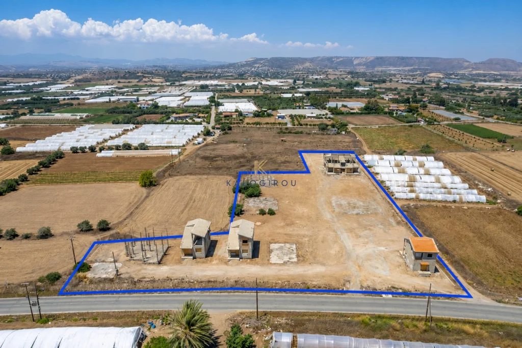 8,470m² Plot for Sale in Maroni, Larnaca District