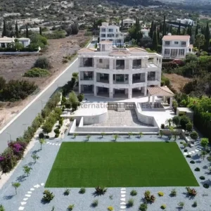 523m² House for Sale in Peyia, Paphos District